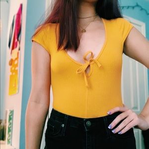 Low neck yellow body suite 💛💛
